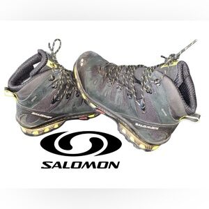 ♥️ Salomon Black and Yellow Hiking Boots Size 9